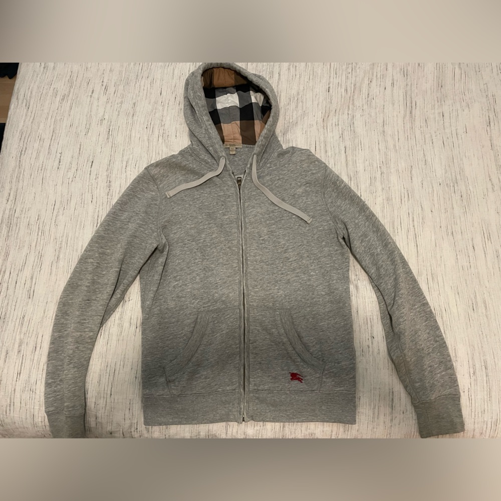 Authentic men’s Burberry zip up jacket. Size large. Color gray.